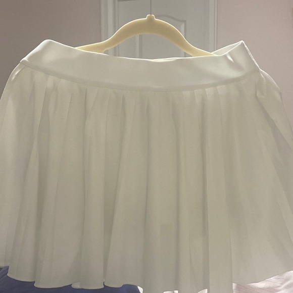 TNA aritzia tennis skirt white - Picture 1 of 2